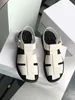 Kvinnor Skor The Row Fisherman Sandals Original Box Äkta Kalvskinn Läder Sömlös remkonstruktion och täckt justerbar spänne