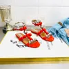 Sandals Alaia Shoes Bombe Bijou Suede مسطح كروي عشيق Gilda Strappy Bughs حول حزام الكاحل المفتوح