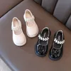 Sneakers 2023 Spring Girls Leather Shoes Kids Fashion Cute Pearls Princess Children s Anti Slip Flat G590 230329