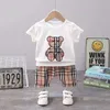 Bra kvalitet Baby Boys Girls Clothing Set Summer Kids randiga Turn-Down Collar T-shirts+Shorts 2st. Set Children Outfits Boy Suits