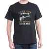 T-shirts pour hommes Love One Woman And Plusieurs Guitars T-Shirt