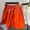 Kvinnors korta klädmod Feminino äkta läder Vita avslappnade shorts Mujer stora fickor Elastiska midja Sexig mini byte byxor 230329