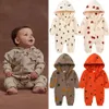 Nyfödd baby huva romper tecknad tryckt blixtlås fleece tjock jumpsuit vår höst spädbarn småbarn långärmad bodysuit kläder m4283