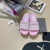 2023 Женские роскошные дизайнерские тапочки на плоской подошве сандалии летняя брендовая обувь классические синие пляжные модные сандалии Леди на открытом воздухе высококачественные тапочки Слайды Туфли на платформе