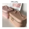 Kosmetiska väskor fall damer saffiano delad läder resor toalettarty portable hängande smink arrangör box dopp kit för kvinnor 230329