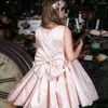 Flickaklänningar underbar knälängd prinsessa klänning med 3D blommor applikationer kristaller lång blomma för speciellt tillfälle vestidos