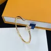 Mit BOX Qualität Designer Armreifen Diamant Edelstahl Gold Blume Armband Modeschmuck Frauen Monat Freundinnen Markenarmbänder