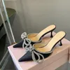 2023 Lüks Sandalet Saten Fiyonk Pompalar Kristal Süslenmiş elmas taklidi Akşam Moda ayakkabılar stiletto Topuklar sandaletler kadın topuklu Lüks Tasarımcı ayak bileği kayışı Elbise ayakkabısı
