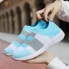 Scarpe eleganti Sepatu Kasual Wanita Modis Bersirkulasi per Sneakers Selip Platform Santai Luar Ruangan 230329