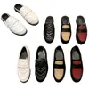 Heta säljer tofflor klassiska designer sandaler mode kvinnor plattform skor mjuka sulade loafers små läderskor utomhus platt casual skor icke-halk strandskor