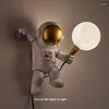 Lâmpadas de parede desenho branco Astronauta Lâmpada LED 3D Criativo para dar às crianças uma iluminação de sala de infância dos sonhos