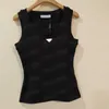 Womens Vest Dress T Shirts Sleeveless Tank Top Metal Badge Woman Designer Vests Summer Tanks Camis Tees Sport Yoga Tops