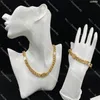 Moda Vintage Colar Homens Mulheres Ouro Letras Pulseiras Decoração Cor Pulseira De Diamantes Exagerada Pendente Brincos Conjunto De Jóias