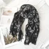 Hiver femmes écharpe léopard marque de luxe foulards dame gland Bandana femmes solide châle enveloppes Foulard Tippet Pashmina