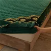 Юбка для кровати за зеленая кровать 3 куски хрустальный бархатный вышитый фланелевая одежда для покрытия крышка кровати.