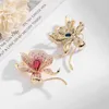 Broschen Luxus Blau Rot Zirkon Lilie Blume Für Frauen Anzug Mantel Corsage Elegante Weibliche Pflanze Große Brosche Hochzeit Schmuck Broche