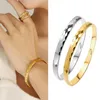HBP Högkvalitativ enkel Bangle Designer Silver Cuff Hard Jewelry Elegant Gold Nomination Lock Lovers Armband Womens Ladies Charm Designer Crystal Armband Luxury