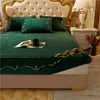Юбка для кровати за зеленая кровать 3 куски хрустальный бархатный вышитый фланелевая одежда для покрытия крышка кровати.
