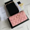 18cm Designer Women Długie bifold torby portfelowe Klasyczna klapka z odznaką wycięcia Złota Metal Sprzęt Łańcuch Matelasse Hollow Out Caviar Hold Card Torebki torebki torebki