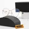 Damsolglasögon för kvinnor män Solglasögon herrmodestil skyddar ögonen UV400 lins toppkvalitet med fodral Metallram med triangel