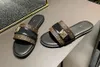 Kvinna läder Klassiska tofflor Sommar Gummi bottensko strand Slides bokstäver Platt klack designer sandaler Metallknapp Lazy lady Loafers Flip flops 35-42