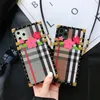 Luxurys Designers Mobiele telefoon Case Burst Brandnaam voor Apple 14 telefoonhoes iPhone13 Leather Case Square Runway Neutraal Toepassing 12