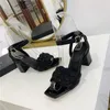 2023 Luxus Designer Stil Schuhe Patent Leder Thrill Heels Frauen Einzigartige Buchstaben Sandalen Kleid Hochzeit Schuhe Sexy Schuhe Erger