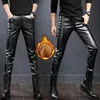 Męskie dżinsy męskie spodnie ze skórzanymi skórzanami Elastyczne czarne szczupłe motocykl biznes swobodny aksamitne podszewki pu dla mężczyzn 230330