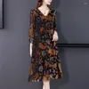 Casual Dresses Spring Summer For Women V-ringning Slim Golden Velvet Dressing Stor lös Mid-Längd Floral Elegant Midi Vestido