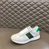 Mode lyxklänningskor män skärmare mjuk botten löpande sneakers Italy förfinat elastiskt band lågt topp mesh läder andningsbara designer casual tränare låda eu 38-45