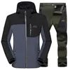 Chándales para hombres Traje térmico de lana de invierno para hombres Uniforme táctico militar Al aire libre A prueba de viento Impermeable Senderismo Ropa de caza Chaqueta Pantalones 230330