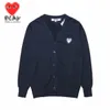 Chandails pour hommes de créateurs CDG Play Com Des Garcons White Heart Cardigan pour femmes Pull Bouton Laine Gris Col V Taille XL