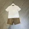 Set di abbigliamento per bambini Lettera Modello Ragazzi Ragazze Tuta Estate Manica corta Top T-shirt e pantaloncini Set T-shirt di design di lusso Top pantaloncini Tute sportive per bambini bianco nero 23