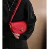 Akşam çantaları moda eyer kadınlar için küçük çapraz gövde trend lüks tasarımcı pu deri omuz çantası bayanlar çanta ve cüzdan