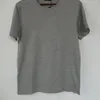 T-shirt da uomo Camicia a maniche corte colorata Cotone casual 133/5000 Mai Modello di stile maschile di alta qualità