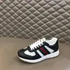 Mode lyxklänningskor män skärmare mjuk botten löpande sneakers Italy förfinat elastiskt band lågt topp mesh läder andningsbara designer casual tränare låda eu 38-45