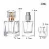 Bouteille en verre de parfum carré clair 30 ml 50 ml emballage or argent pompe de presse spary avec couvercle conteneur portable emballage rechargeable cosmétique