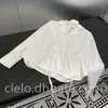 Blusa Moda Feminina com Fita e Logotipo Bordado Camisa de Seda para Mulheres Blusa Branca Preta SML