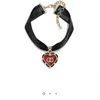 목걸이 팔찌 목걸이 디자이너 Liu Wen 동일한 2021 New Pomegranate Red Heart Love Peach Neck Chain Necklace Choker 여성 7K1A