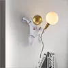 Lâmpadas de parede desenho branco Astronauta Lâmpada LED 3D Criativo para dar às crianças uma iluminação de sala de infância dos sonhos