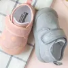 Primi camminatori Scarpe da bambino primaverili Ragazzi carini Ragazze Primi camminatori Marchio Suola morbida di alta qualità Sneakers antiscivolo Scarpe da bambino in cotone CSH1191 230330