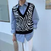 Kamizelki damskie Sprężyna i jesienne zbiornik Zebra Stripe V-Neck Rękaw z krótkim rękawem Sweter Korean Korean Masht Mase Rysowanie Top 230330