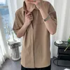 Męskie koszule krótkie koszule z krótkim rękawem Mężczyźni Solidne proste lato nowe luźne pary college'u Casual Korean Style Design Tops popularne W0328