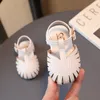Första vandrare baby sandaler mjuka ensamma sommar barns promenadskor koreansk stil barn mode andningsskor förpackning avslappnad enkla skor 230330