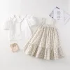 Kläder sätter koreansk version 2023 Summer Princess Style Lovely and Sweet Floral Dress White Shirt Two-Piece Set Strawberry Bag