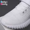 Atletyczne na świeżym powietrzu lekkie dzieci swobodne buty oddychające dla dzieci trampki jesienne tenisowe buty chłopców czarne białe dziewczyny bez poślizgu Sneakery moda W0329