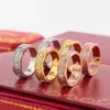 مصمم Love Ring 2023 الفاخرة Crystal Titanium Steel Ring Ring Womensirenal Three Row Row Full Diamond Ring 18K Gold Ring