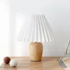 Tafellampen Chinees kleine retro geplooide lamp bed decoratie houten kunstnacht warm en romantische kamer verlichting Turkse huis