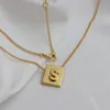 Anhänger Halsketten Niedliche klassische Metall kleine quadratische englische Alphabet Halskette Männer Frauen Schmuck ZubehörAnhänger