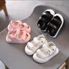 Första vandrare ankomsttrender i baby flickor casual skor baby sommarskor Neonatal skor baby pojkar sandaler zapatos vara återkommande Nacido 230330